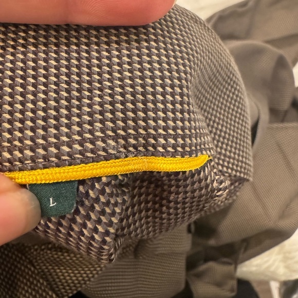 Robert Talbott long sleeved button down 100 percent cotton - Picture 10 of 11